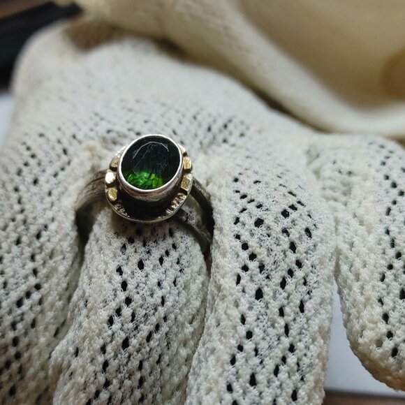Sterling Silver Green Gemstone Ring Size 8.5 Intricate Band Design - Picture 10 of 12